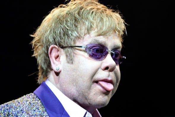 “Esto es lo que soy y me alegré mucho. Cuando él está recostado en mis brazos y estoy sentado con una sonrisa, estoy pensando: ‘Ah, soy normal, he tenido relaciones sexuales’", confesó sir Elton.