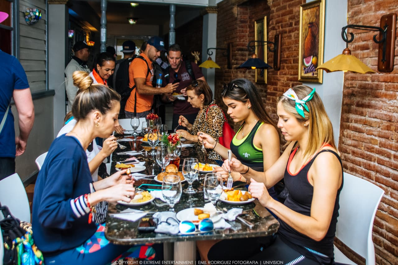 Después de un accidentada salida desde Miami, las ex NBL Clarissa Molina, Aleyda Ortiz y Nasstasja Bolívar y la ex Miss Internacional Daniela Di Giacomo lograron llegar a su destino en República Dominicana. Así dio inicio el viaje que cambiaría sus vidas.