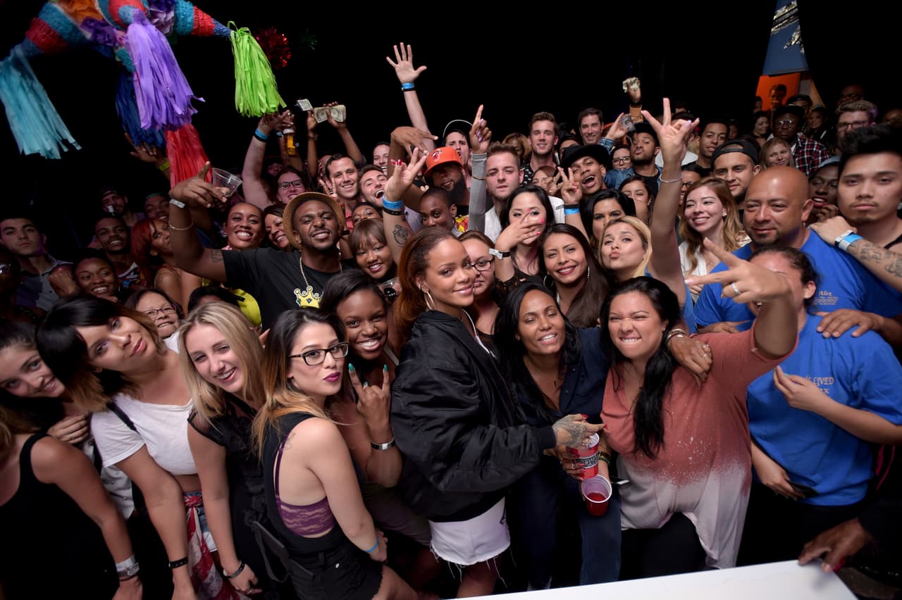 Porque para los adoradores de Rihanna ella es lo todo, decidieron crear Rihanna’s Navy. Yeah baby!!, la nación de Barbados se impone.