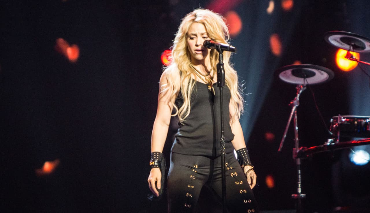 Shakira cerró con broche de oro la presentación de los futuros proyectos de Univision para la temporada 2017-2018, haciendo bailar al público con su más reciente éxito, 'Me enamoré', y culminando con la inolvidable 'Hips Don't Lie'.