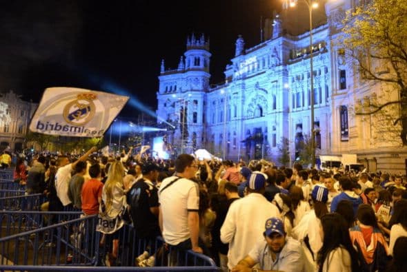A las 4:28, con el himno cantado por el tenor madrileño Plácido Domingo, el equipo volvió al autobús para regresar al estadio Santiago Bernabéu.