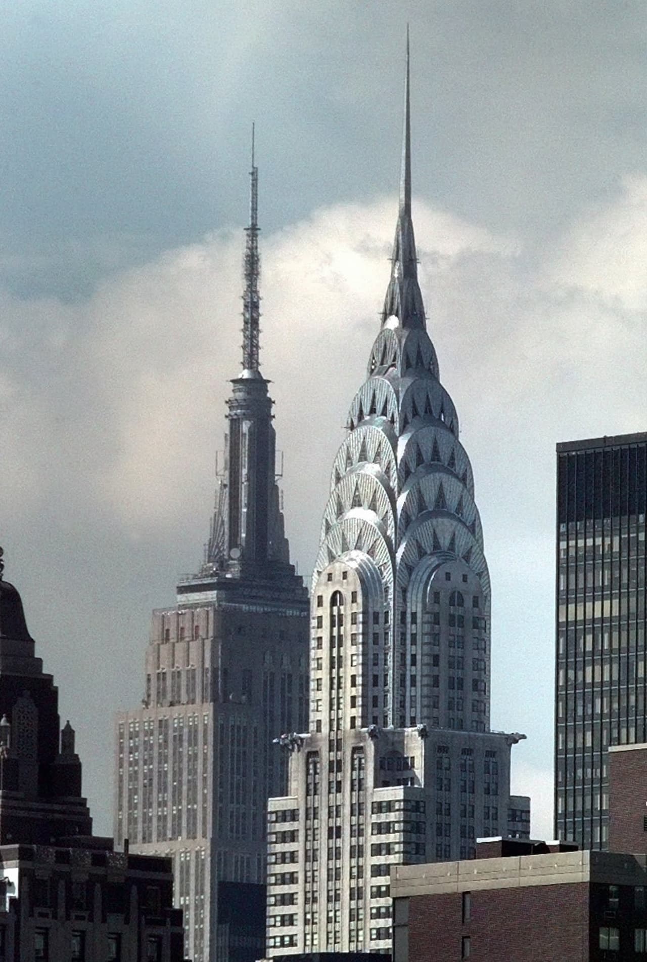 El Edificio Chrysler fue el más alto del mundo cuando fue terminado en 1930 hasta que fue destronado por el Empire State (al fondo) 11 meses después. La fotografía fue tomada en 1997.