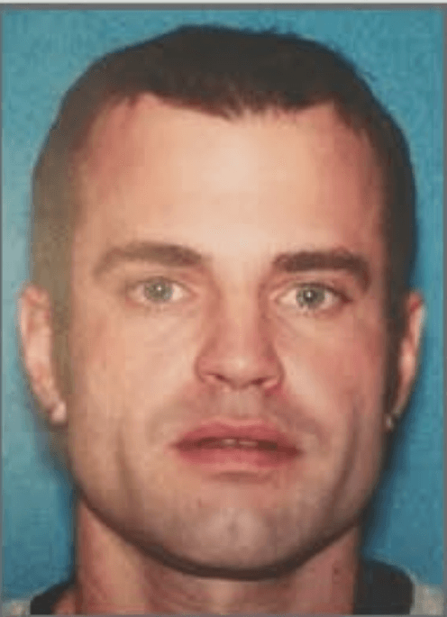 <h3 class="cms-H3-H3">Sean McMichael</h3>
<br>
<br>Con 38 años cumplidos y sin un empleo conocido, este hombre de 38 años habitante de Cherry Hill, Nueva Jersey fue detenido el pasado 21 de mayo 
<b>por la distribución y posesión de material abuso sexual infantil. </b>
<br>