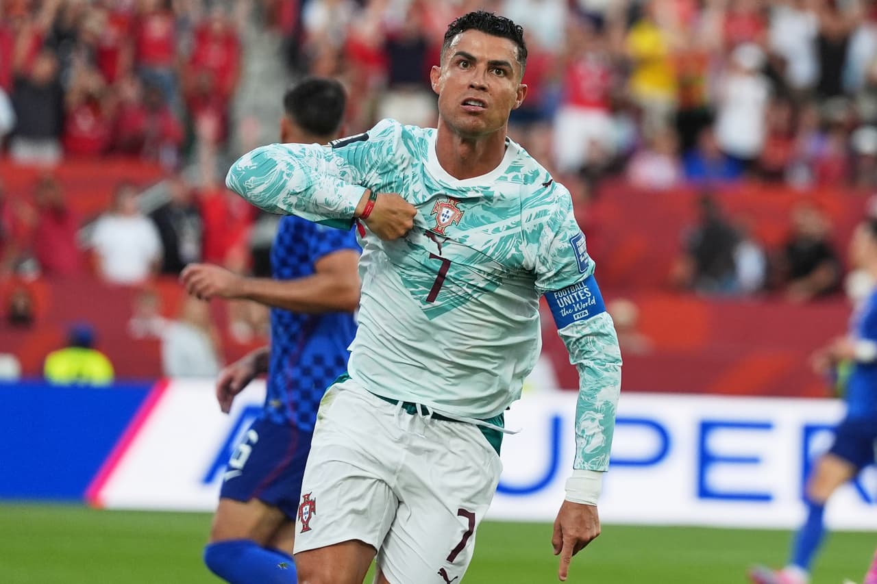 El portugués Cristiano Ronaldo celebra tras marcar el primer gol de su equipo contra Croacia durante el partido de dieciseisavos de final de la Copa del Mundo en Toronto, el jueves 2 de julio de 2026.