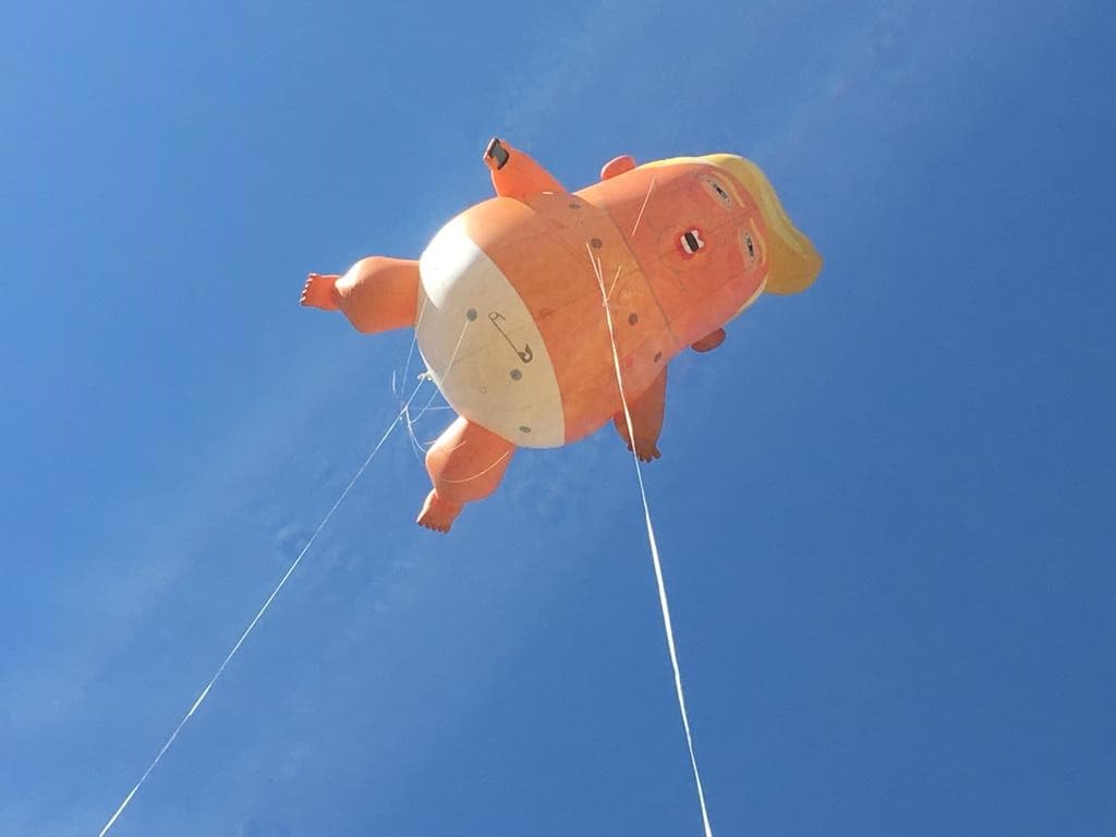 Los organizadores de las protestas recaudaron casi $4,000 a través de Facebook para cubrir gastos relacionados con la movilización de los globos.
<br>