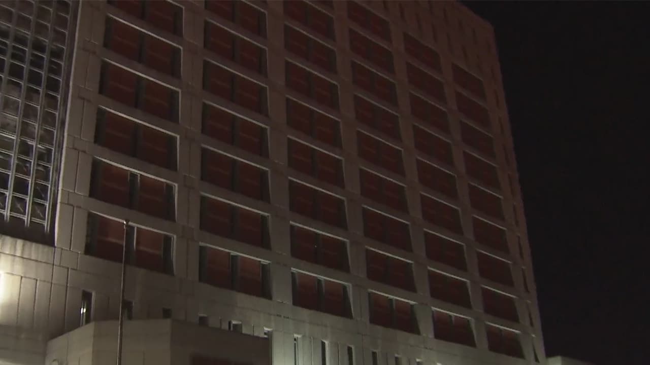 Cientos de reclusos enfermos y desesperados llevan días sin calefacción en una cárcel en Brooklyn 