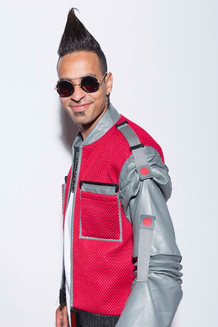 Motiff rindió un homenaje al personaje 'Marty McFly' de la cinta 'Back to the future'.