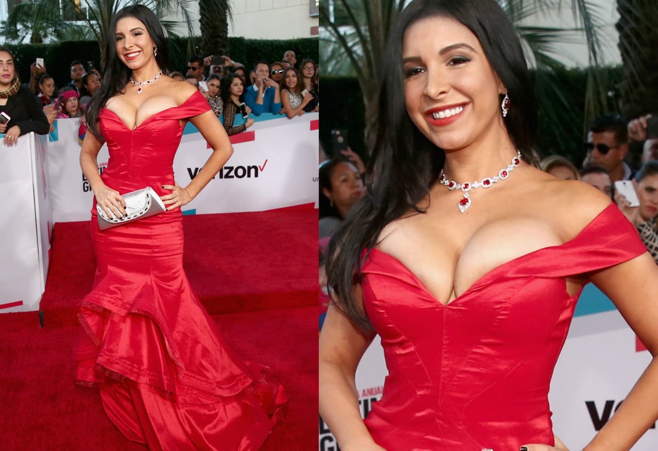 Mayra Verónica llevaba un vestido rojo muy llamativo, pero además lució unos labios en el mismo tono.