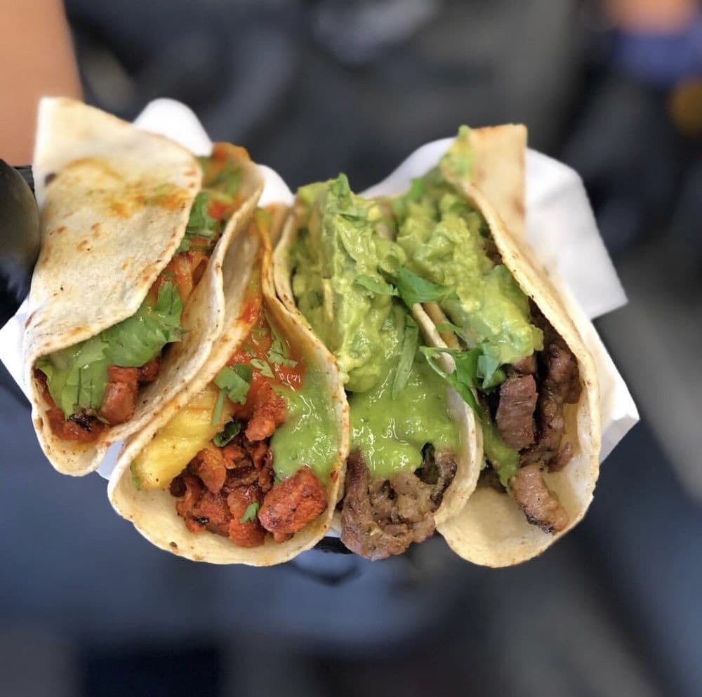 <b>Gym Tacos</b>
<br>Dirección: 220 E Six Forks Rd Raleigh, NC 27609
<br>Teléfono: (919) 600-9449
<br>Sitio web: 
<a href="https://gym-tacos.com">https://gym-tacos.com</a> 
<br>
<b><a href="https://www.yelp.com/map/gym-tacos-raleigh">Cómo llegar</a></b>
<br>
<br>Los usuarios de Yelp halagan sus salsas, que van desde regular hasta “extra picante”.