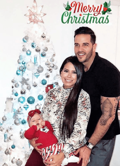 Mientras su hija mayor Anabella tomaba una siesta antes de recibir a Santa, nuestro chef compartió esta foto con su esposa y la más pequeña de la casa.