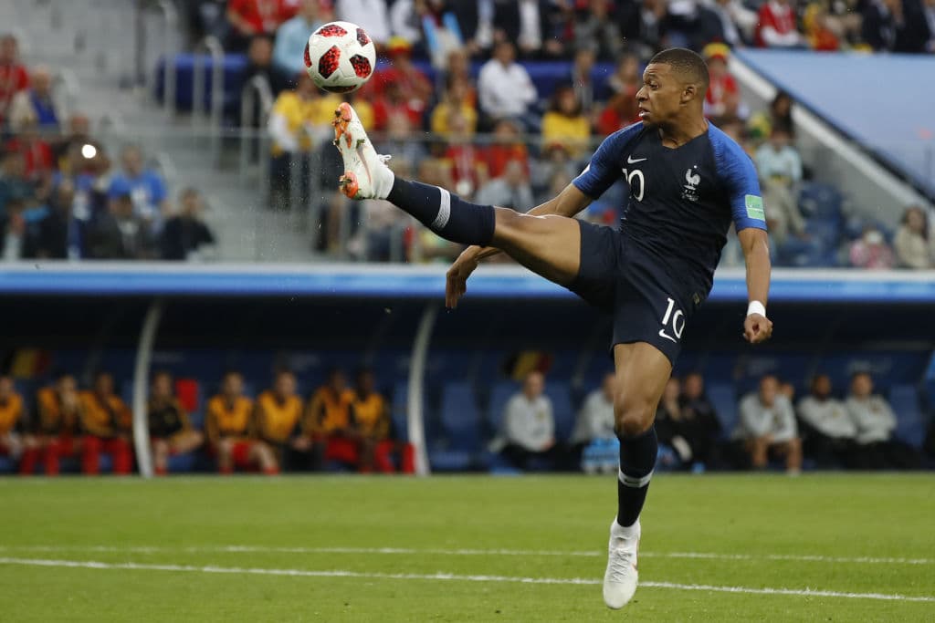 En el segundo tiempo, Francia asumió más protagonismo y allí se vieron algunos buenos momentos de Mbappe.