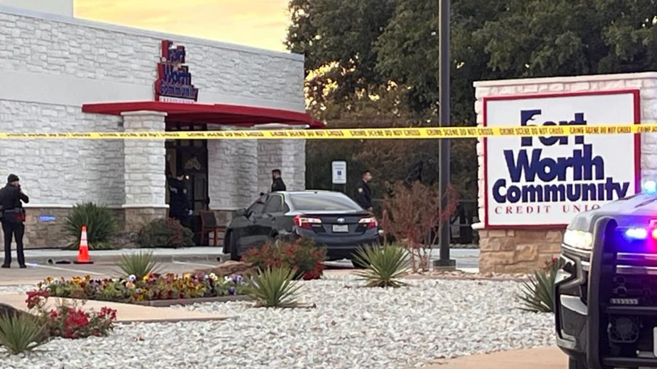 <b>El sospechoso huyó de la escena a pie</b>. La policía registró la zona y logró capturarlo. Brent Brown fue trasladado a un hospital local y
<b>se encuentra en estado estable</b>.