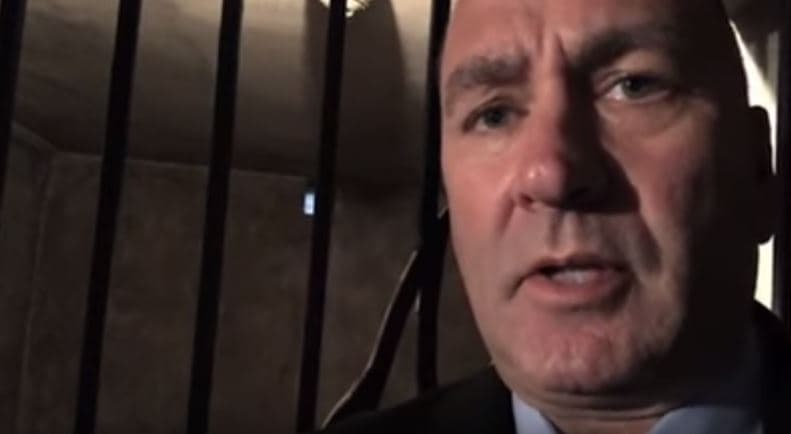 Hablar sobre terrorismo desde un campo de concentración nazi: la mala idea de un congresista republicano