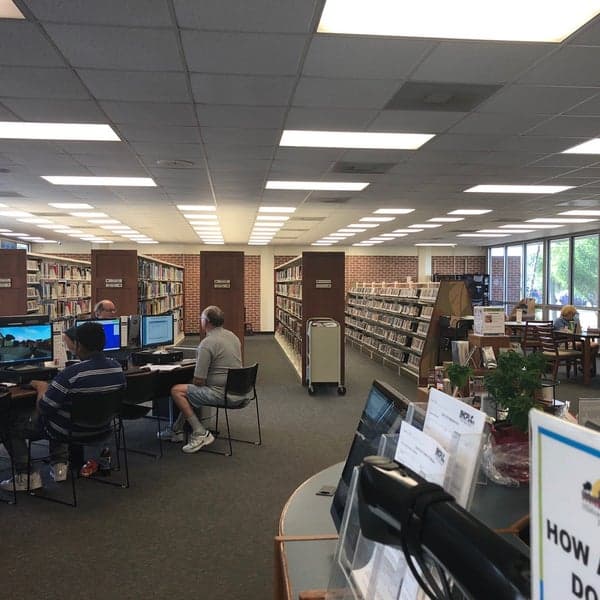 <b>Ruskin Branch Library</b>
<br>Descubre si tienes lo que se necesita para sobrevivir en una isla desierta en este programa familiar! Pon a prueba tus habilidades para ver si puedes encontrar agua limpia, construir un refugio y escapar de la isla. Limitado a 15 participantes.
<br>