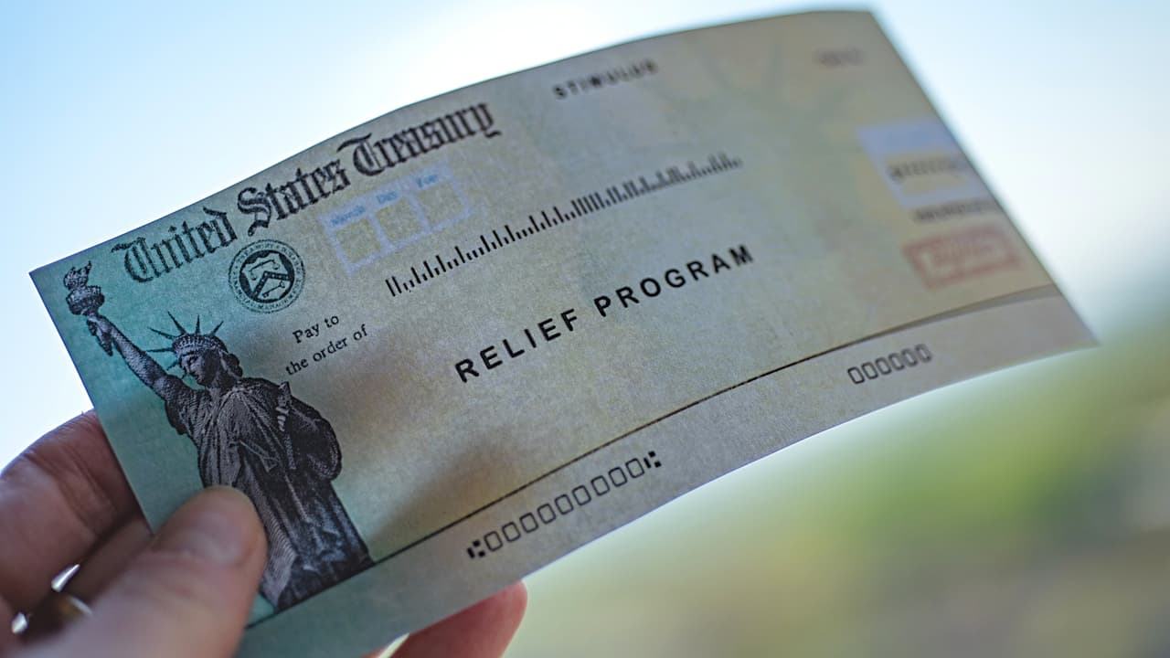 Nueva York dará estímulo económico de $100 a familias con hijos, revisa quienes califican