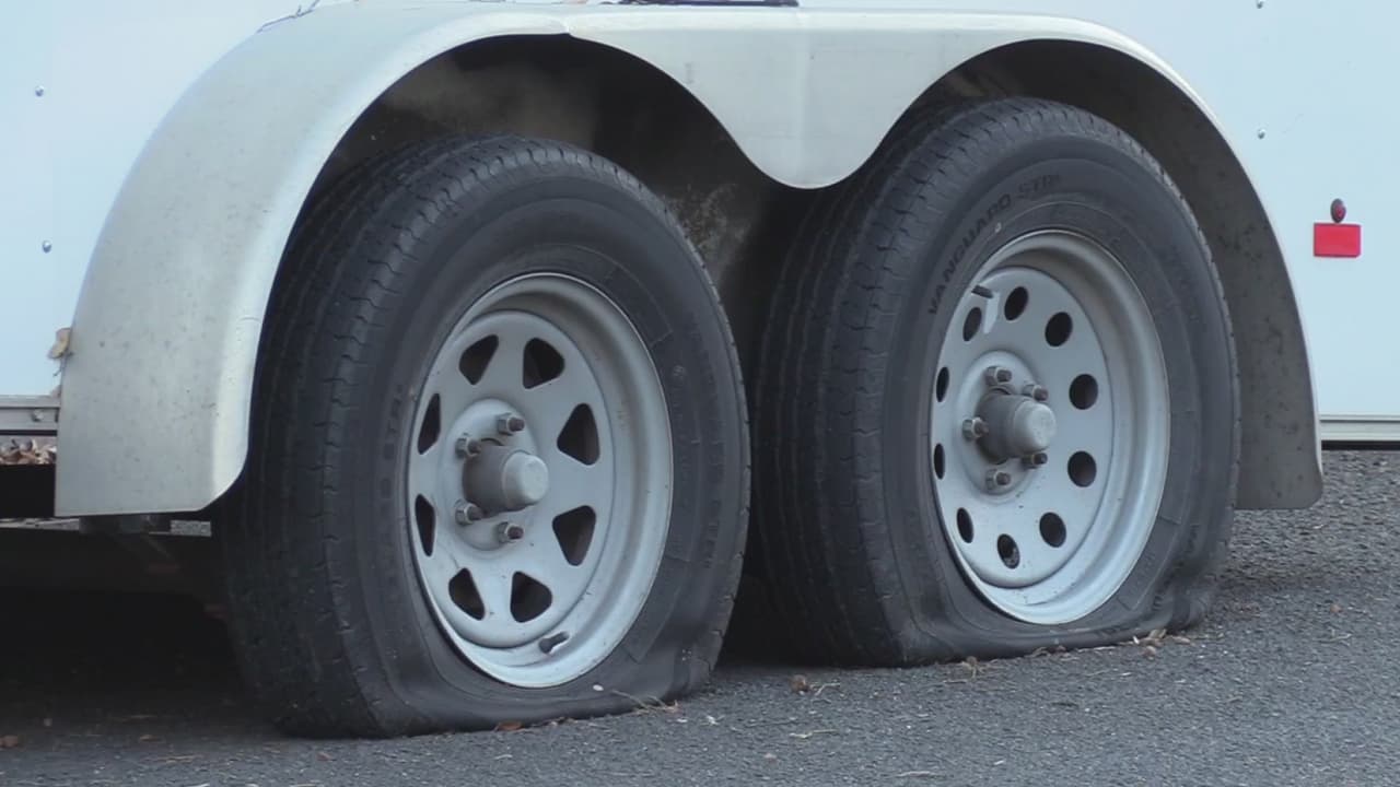 “Usan una navaja para romper las llantas de los carros”: Residentes de Austin denuncian constantes actos de vandalismo