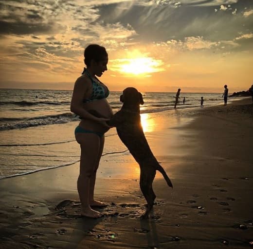 Respecto a la posibilidad de tener 
<b><a href="https://www.univision.com/famosos/crees-que-sabes-comer-tacos-de-frijoles-diego-el-hijo-de-ariadne-diaz-te-muestra-como-es-que-se-hace-video" target="_blank">otro hijo</a></b>, la actriz dijo que por ahora no tiene planeado embarazarse de nuevo.