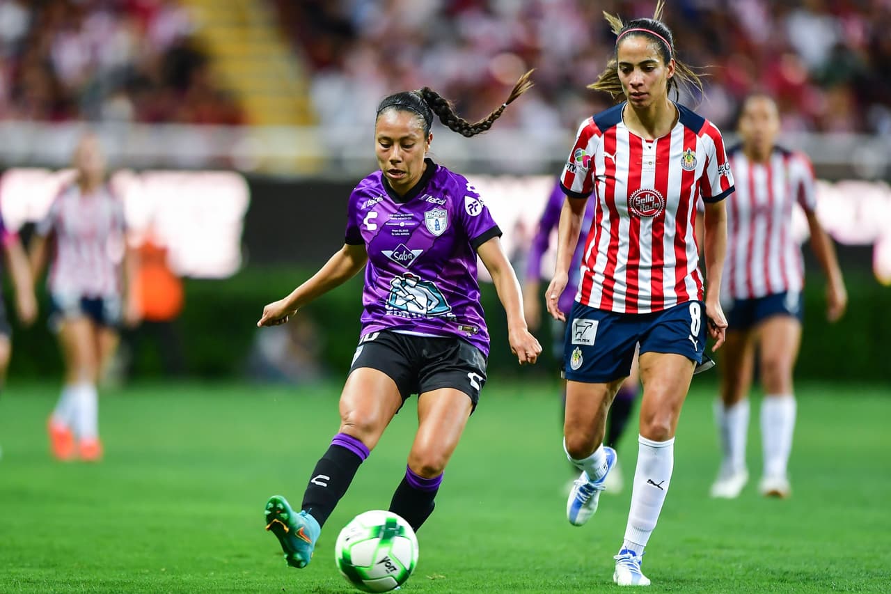 Chivas cayó en la vuelta, pero se impuso en el global gracias al triunfo en la ida y Blanca Félix se erigió como la heroína tras atajarle un penal a Charlyn Corral.