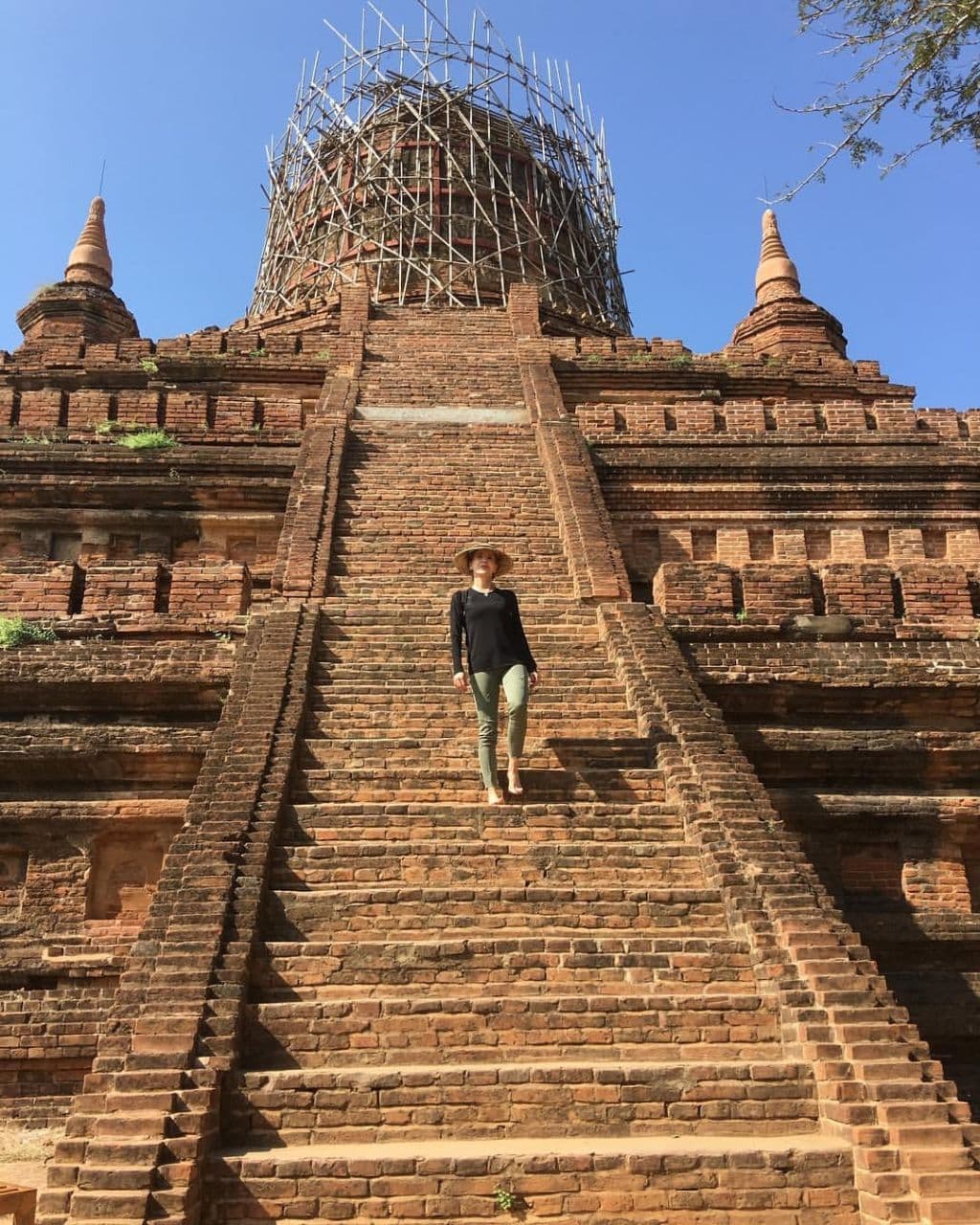 Ha compartido imágenes en palacios y lugares de culto.
<br>