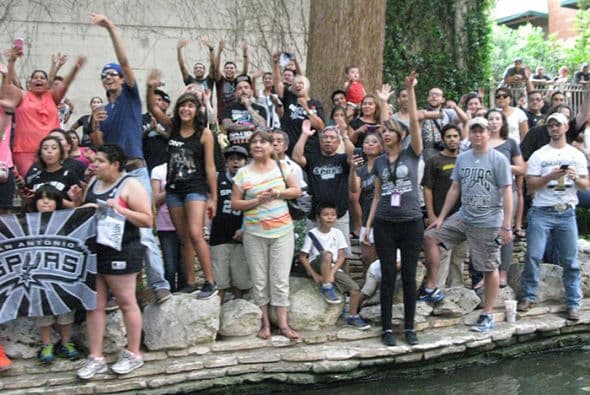 Photos: Spurs Championship Parade 2014 Barges