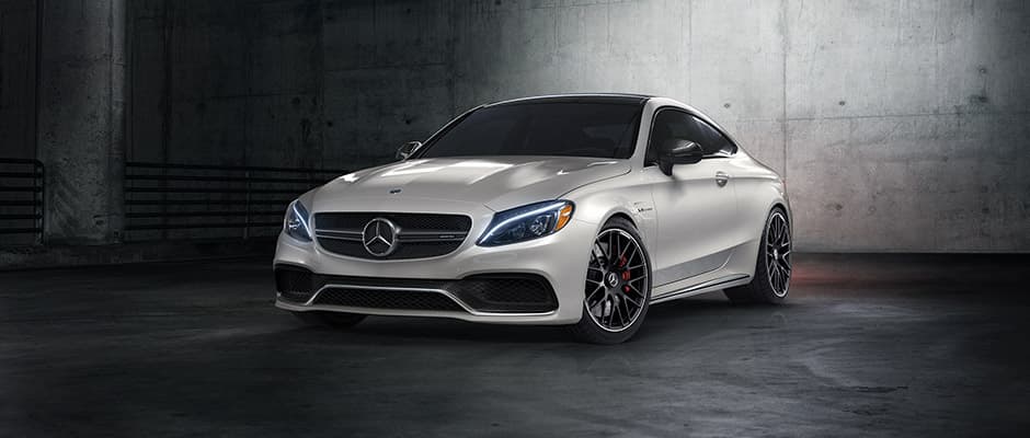 Puesto 3: Alemania tiene su presencia en este ranking con el gran trabajo que hizo AMG sobre el Mercedes-Benz Clase C Coupé. Según relata CarBuzz, es lo que Carroll Shelby ideó alguna vez: un gran motor en un coche lo más pequeño posible. Así lo hizo la división deportiva de la marca de la estrella.