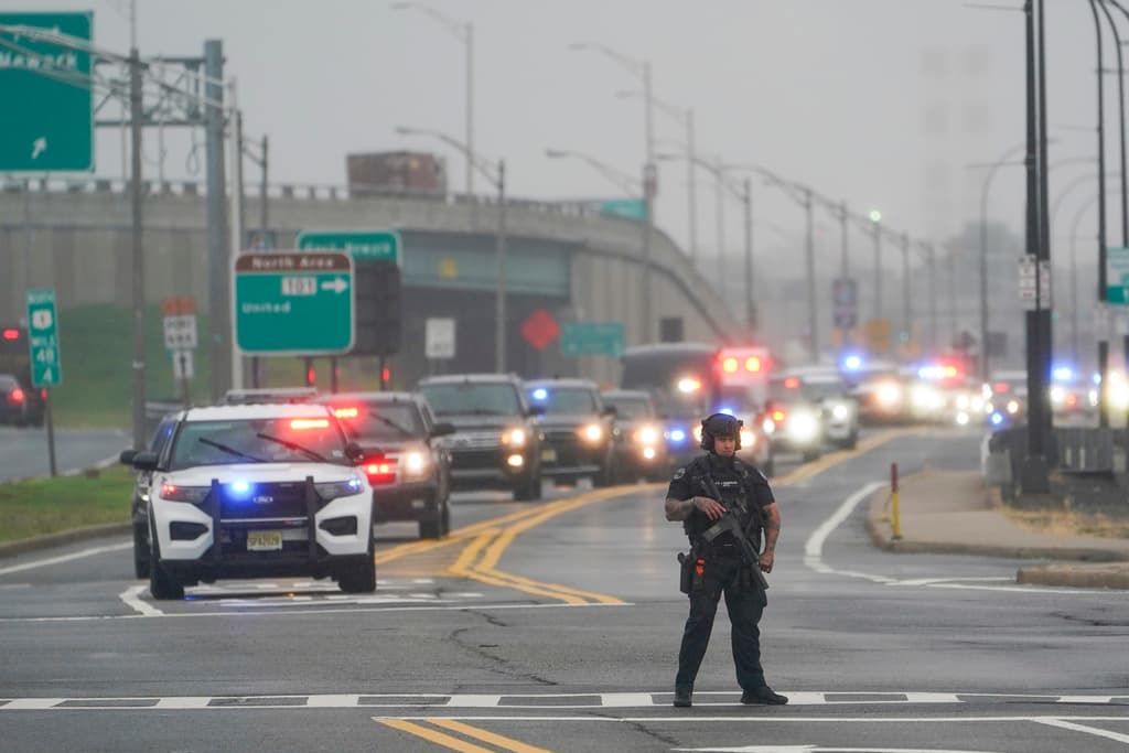 El expresidente Donald Trump partió desde Newark Liberty International Airport en Nueva Jersey para entregarse en una cárcel de Atlanta.
