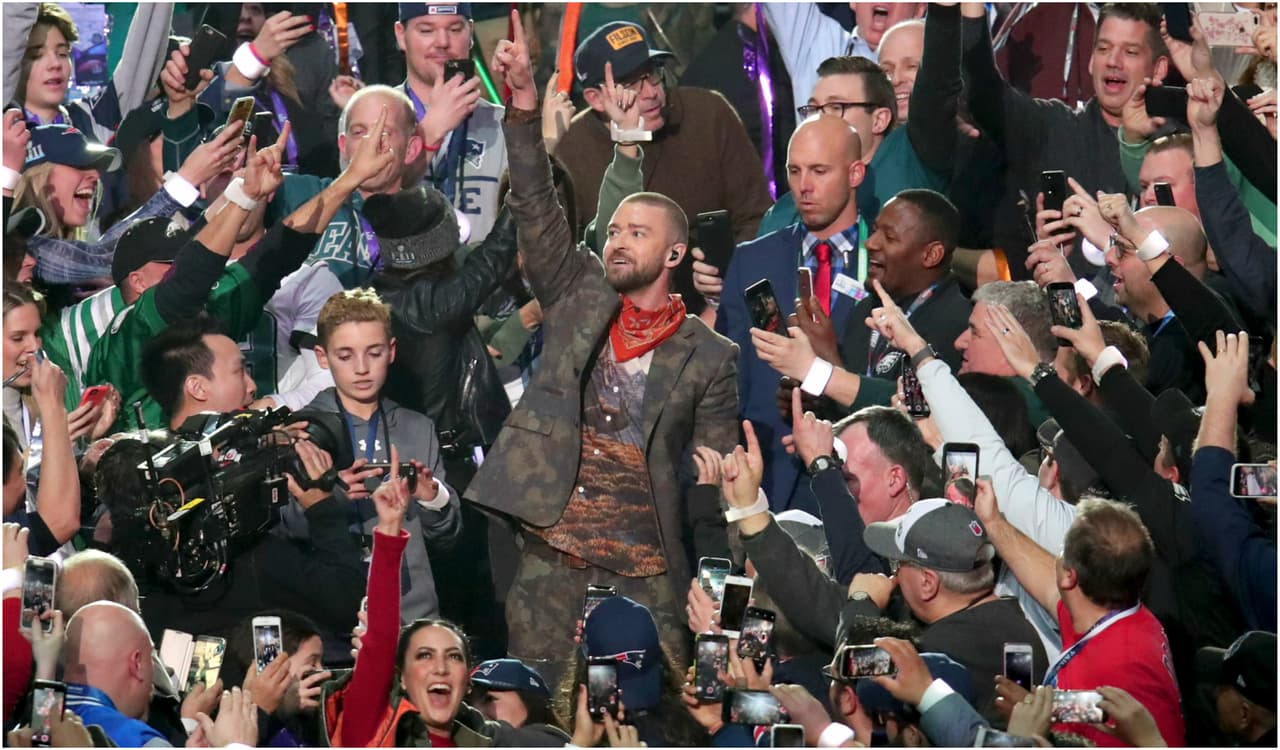 Lo llaman ‘selfie kid’ por tomarse la foto del Super Bowl (e ignorar a Justin Timberlake)
