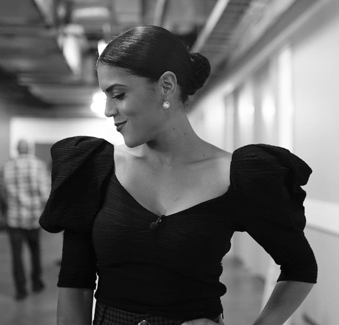 Francisca Lachapel probó la tendencia de las mangas voluminosas esta temporada y se enamoró.