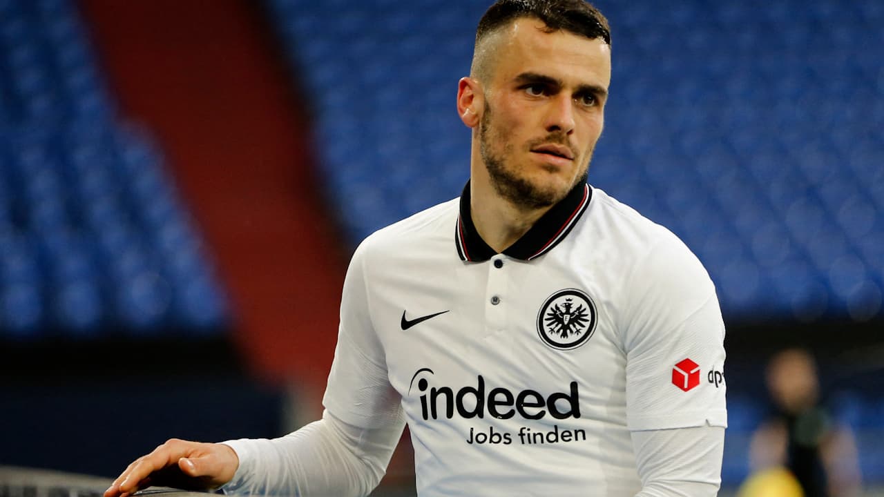 Por 'error' en el correo, no llega oferta al Eintracht por Kostic