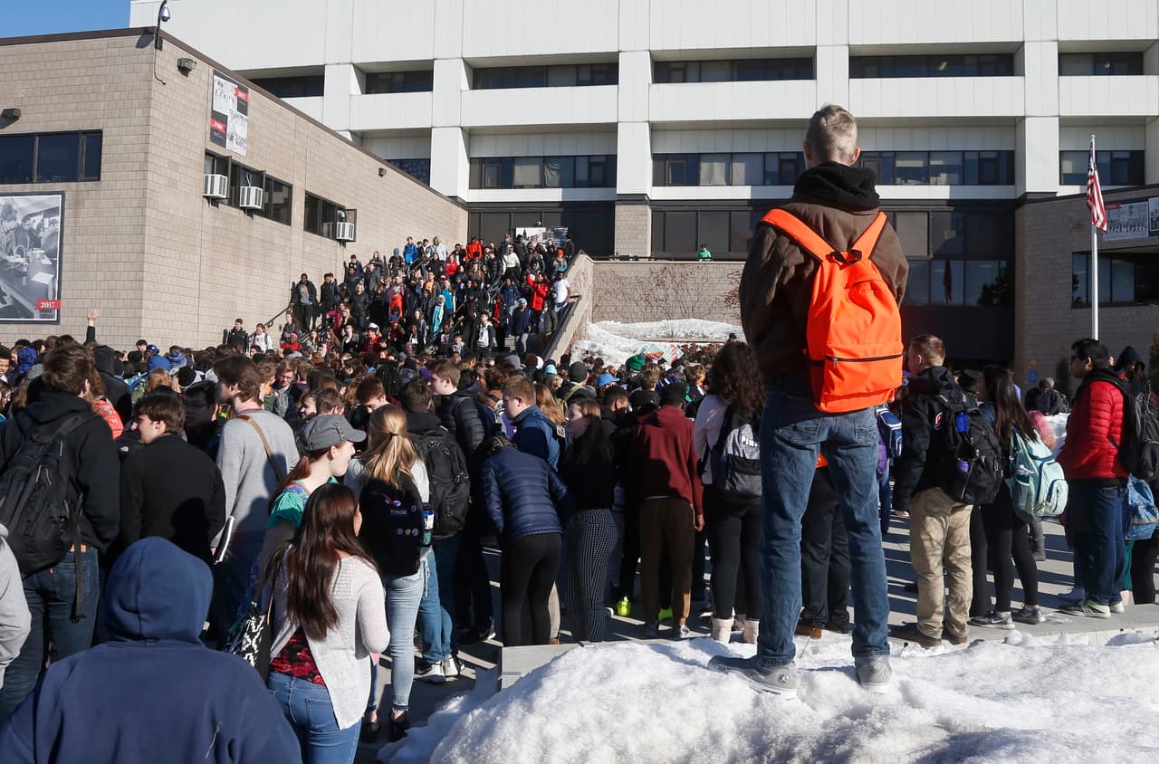 St. Paul, Minnesota. Los estudiantes de la secundaria Central en las calles durante la protesta.