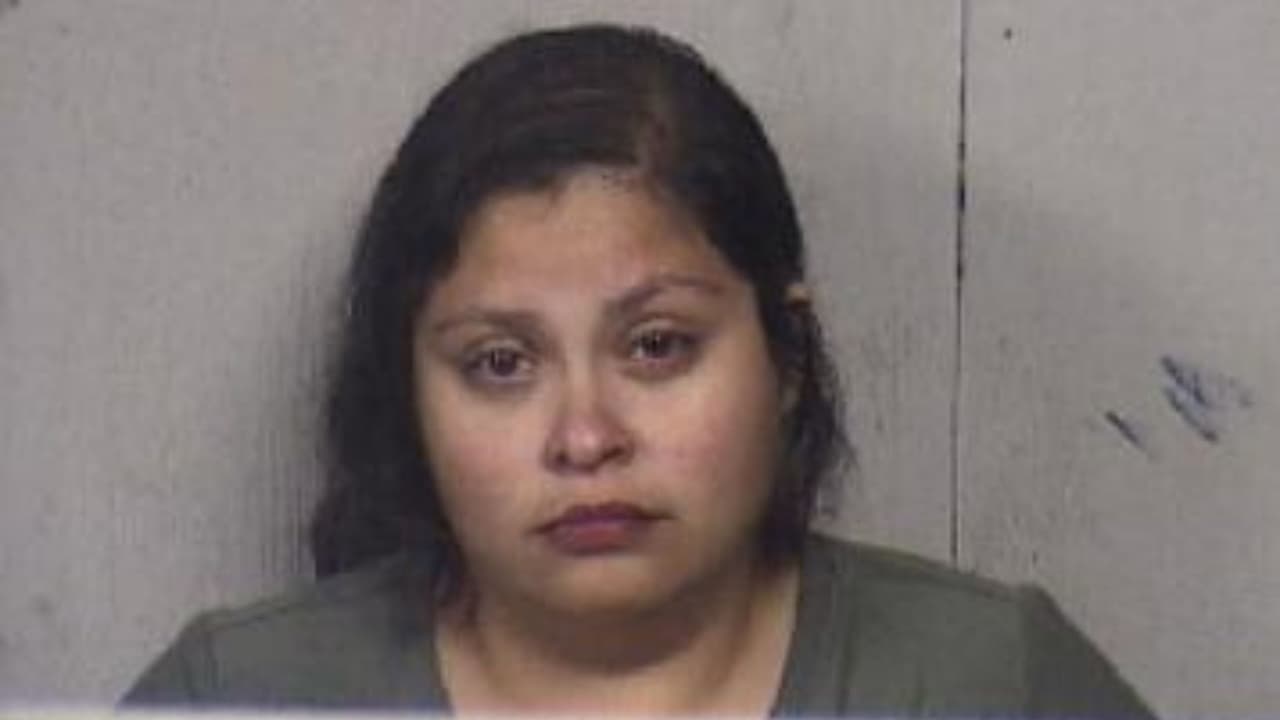 Ella es la mujer arrestada luego de la muerte de un menor de 22 meses en Corpus Christi.