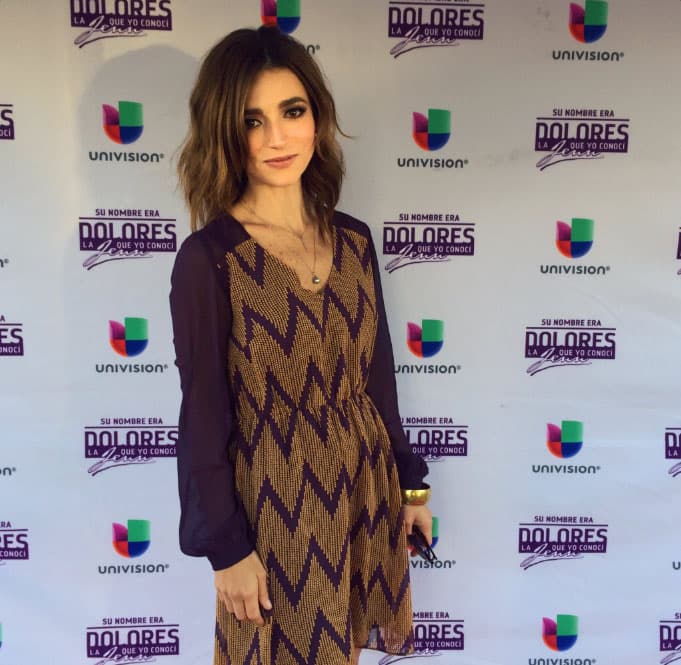 En
<b><a href="http://www.univision.com/series/su-nombre-era-dolores" target="_blank">Su nombre era Dolores, la Jenn que yo conocí</a></b> la actriz Marianna Burelli es quien interpreta su personaje.