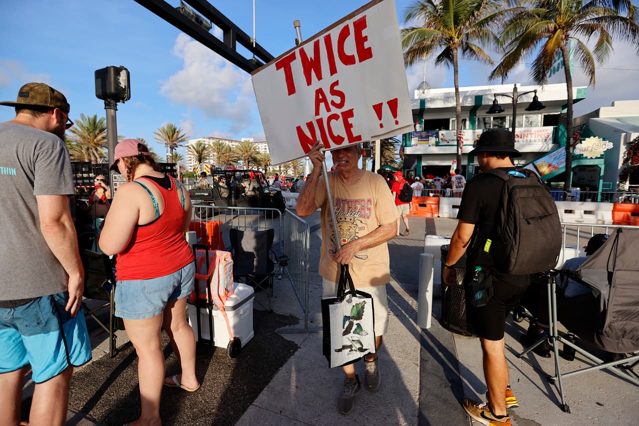 En la celebración dejaron en claro que van a seguir poniendo todo su esfuerzo para poder tener una tercera copa como lo expreso el presidente y director ejecutivo de los Panthers, Matt Caldwell, a la multitud, recibiendo gritos de aceptación como respuesta.