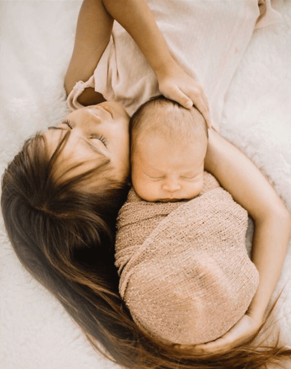 La pareja tiene dos hijos; Mikaela, nacida el 20 de diciembre del 2011, y Rocco que nació el 20 de diciembre, aunque del 2016.