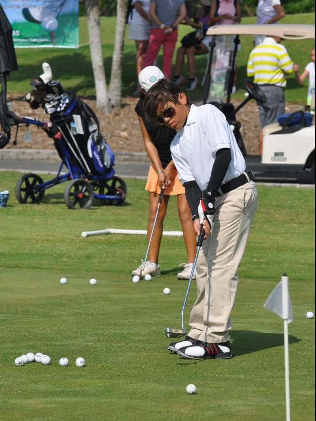En casa le dicen nene, le gusta el golf y si no llegara a dedicarse a la música estudiaría arquitectura.