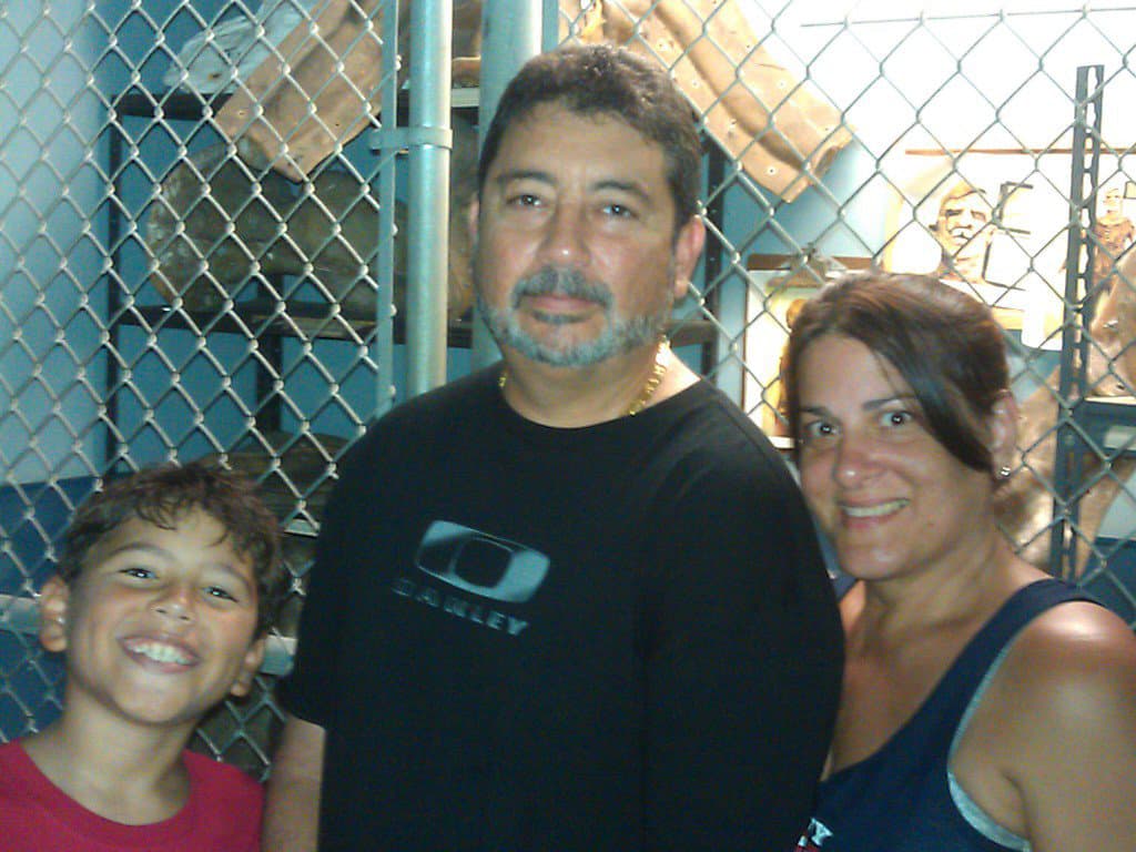 En casa le dicen nene, le gusta el golf y si no llegara a dedicarse a la música estudiaría arquitectura.