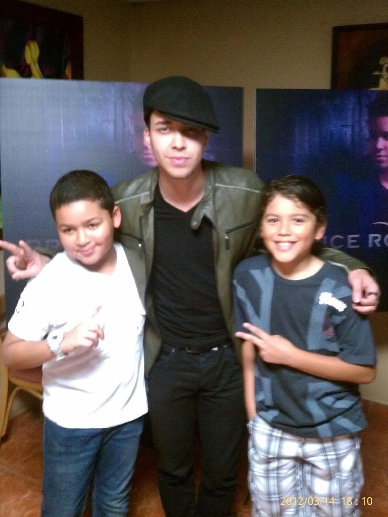 En casa le dicen nene, le gusta el golf y si no llegara a dedicarse a la música estudiaría arquitectura.