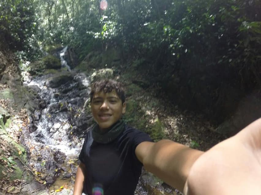 En casa le dicen nene, le gusta el golf y si no llegara a dedicarse a la música estudiaría arquitectura.