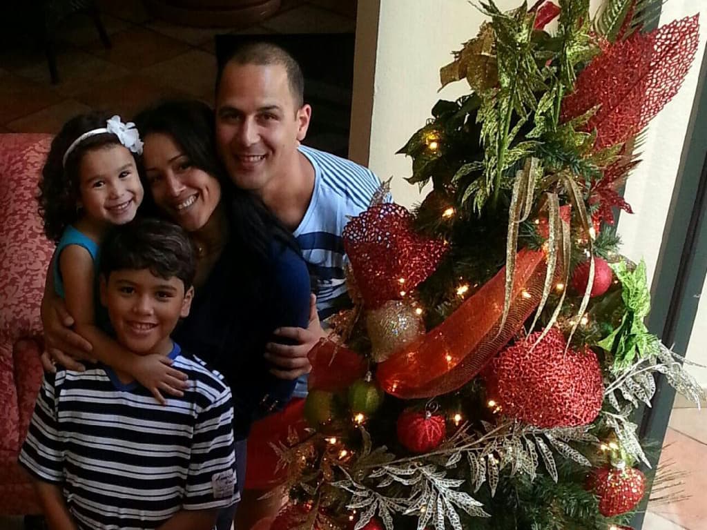 En casa le dicen nene, le gusta el golf y si no llegara a dedicarse a la música estudiaría arquitectura.