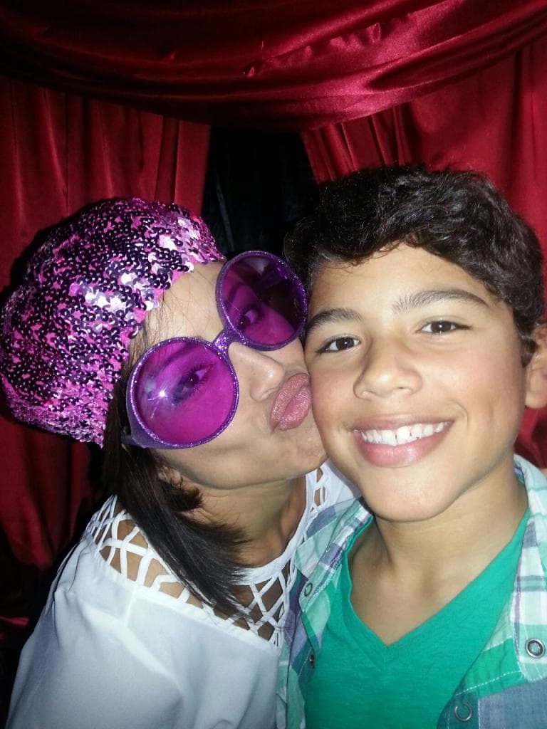 En casa le dicen nene, le gusta el golf y si no llegara a dedicarse a la música estudiaría arquitectura.