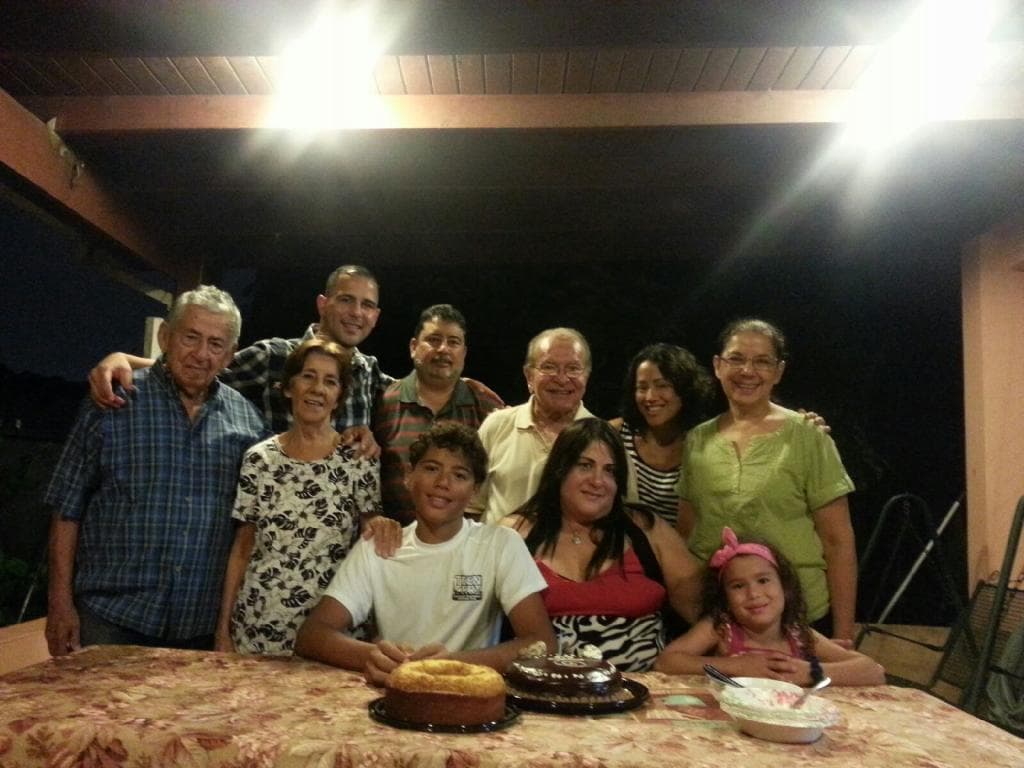 En casa le dicen nene, le gusta el golf y si no llegara a dedicarse a la música estudiaría arquitectura.