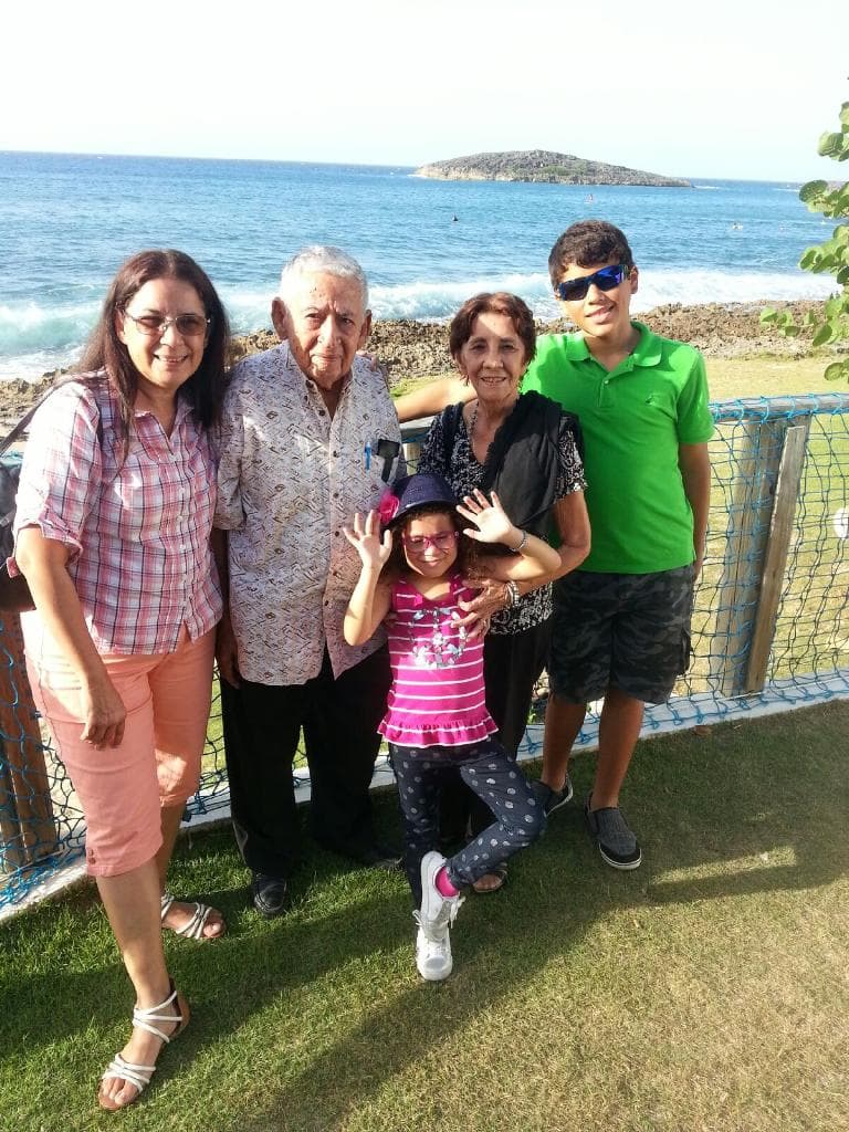 En casa le dicen nene, le gusta el golf y si no llegara a dedicarse a la música estudiaría arquitectura.