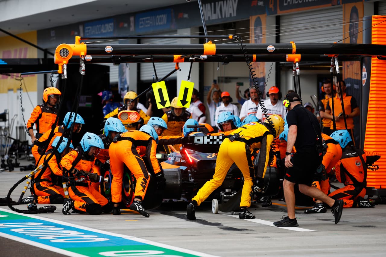 Max Verstappen ganó el primer Gran Premio de Miami, por delante de Charles Leclerc y Carlos Sainz: Checo Pérez fue cuarto.