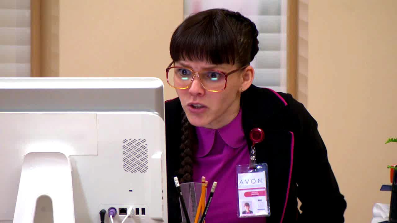 Si de muchachas tímidas hablamos no podemos dejar fuera a 
<b>Kika Edgar</b> en 'Porque el amor manda'.