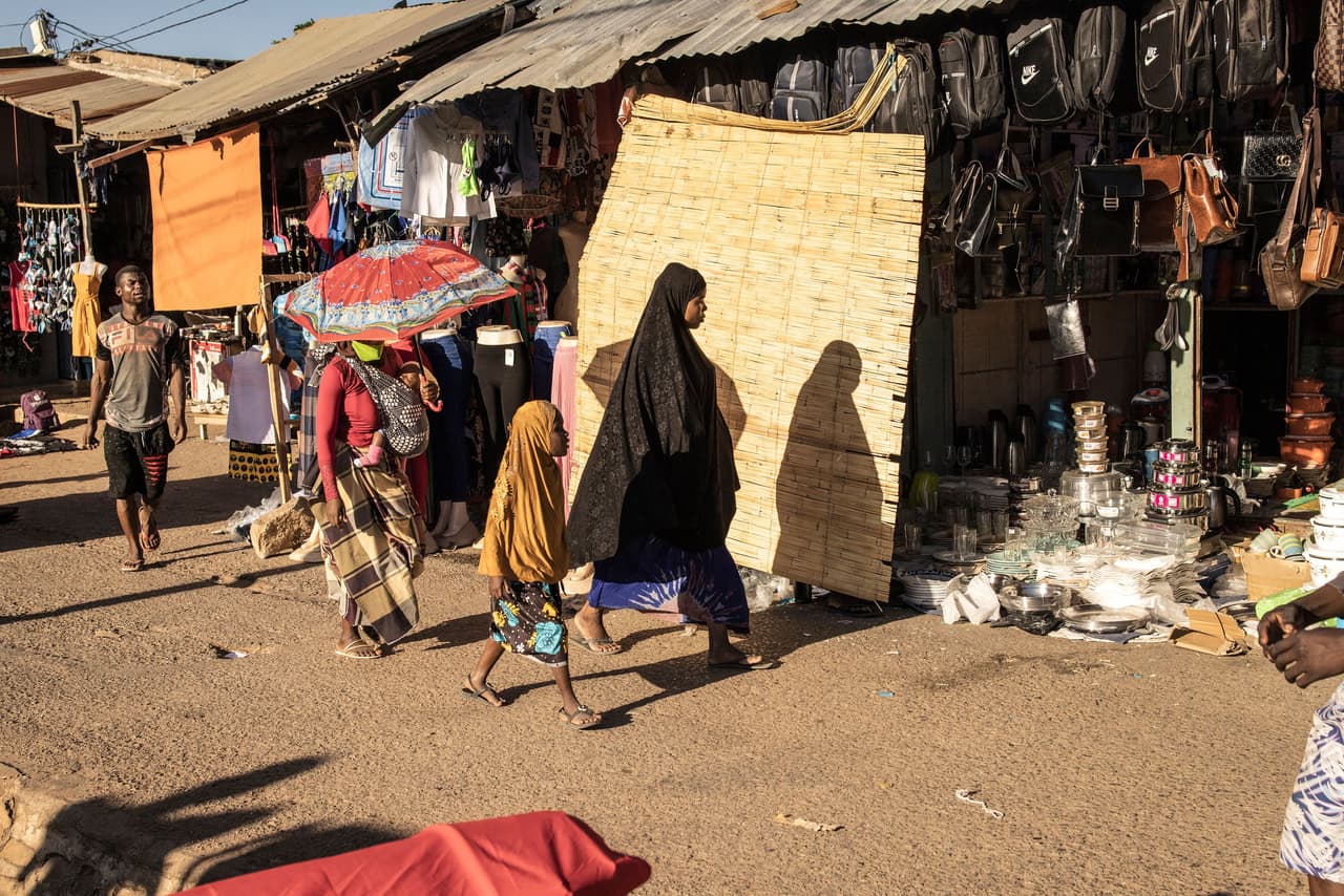 <h3 class="cms-H3-H3">6. Mozambique (empate)</h3>
<br>
<br>🌍 
<b>RNB per cápita:</b> $1,250
<br>
<br>🌍 
<b>Producto Interno Bruto 2020: </b>$14,000 millones.
<br>
<br>🌍 
<b>Esperanza de vida: </b>60.9 años.
<br>
<br>🌍 
<b>Población: </b>31.3 millones.
<br>