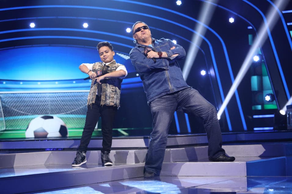 <b>Almany</b> mezcló exitosamente su rap con la narración deportiva. 
<b><a href="http://www.univision.com/shows/pequenos-gigantes/almany-cambio-completamente-de-estrategia-y-se-volvio-un-comentarista-deportivo-al-lado-de-pablo-ramirez-video" target="_blank">Mira la presentación</a></b>