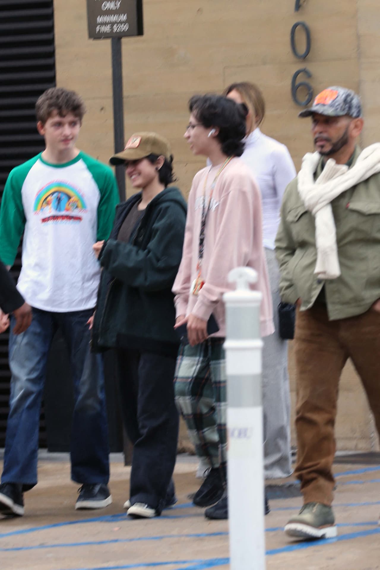 Emme, hija de JLo, con un joven desconocido.