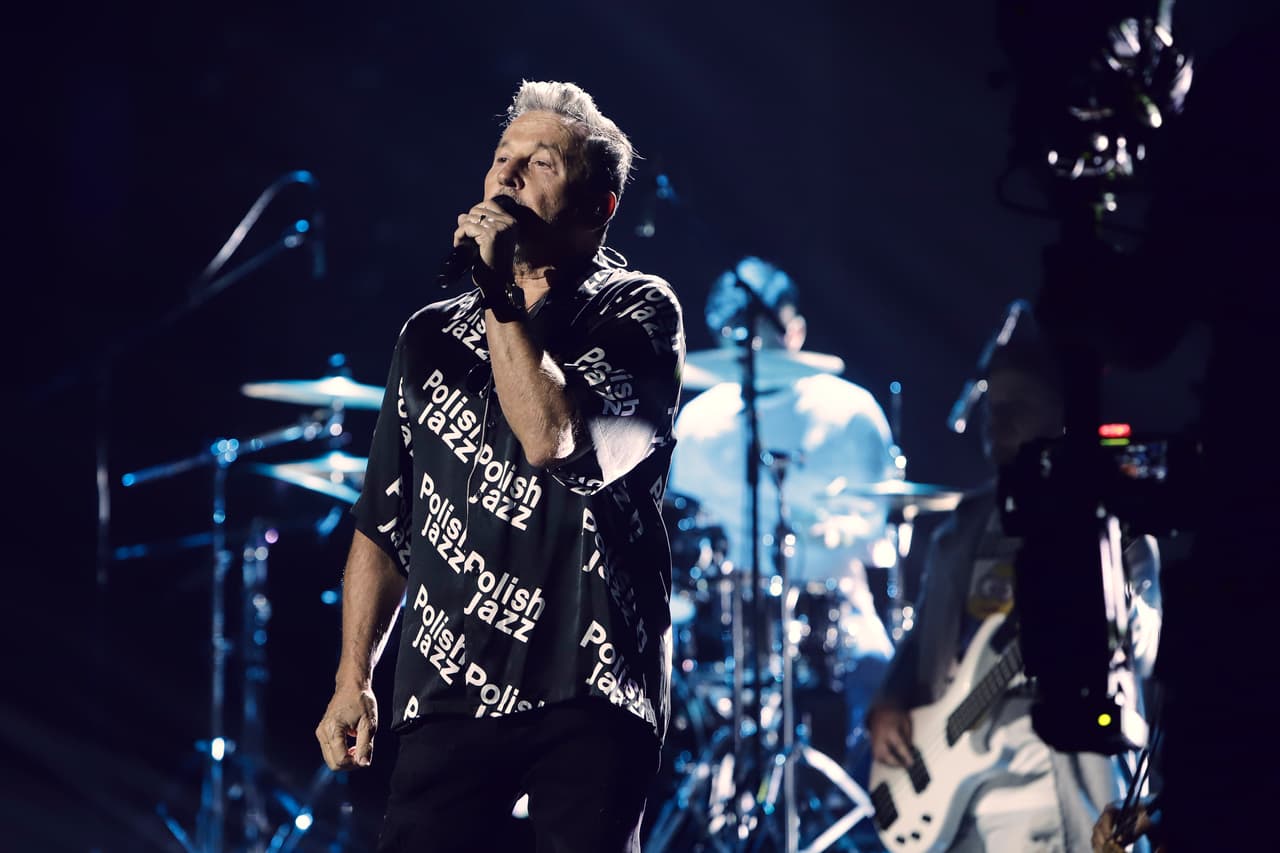 Mientras sus nietos lo veían sentaditos (y muy bien portados) en el auditorio, Montaner ensayó el tema con el que impondrá el tono más romántico de toda esta gala musical.