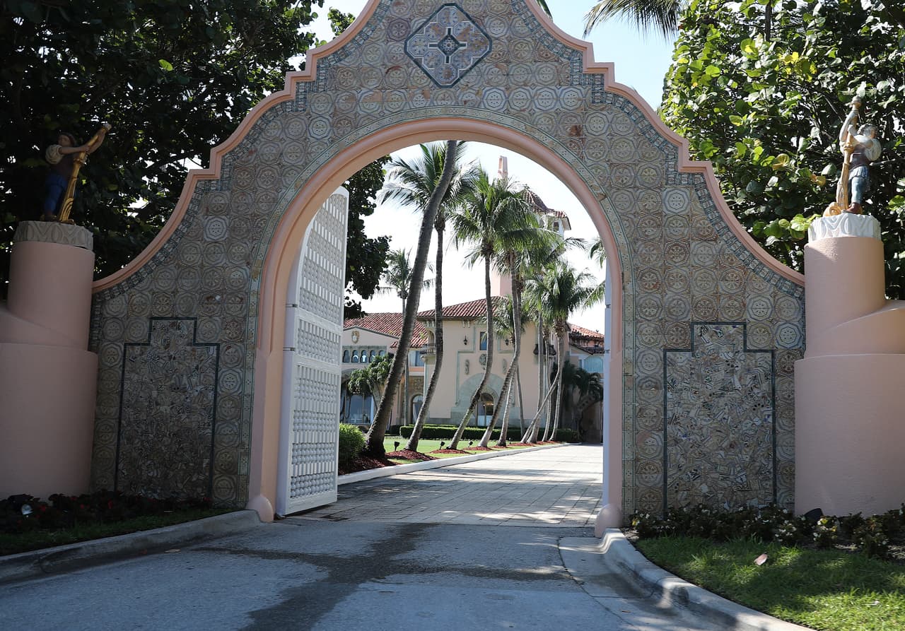 Entrada al resort del Club Mar a Lago.