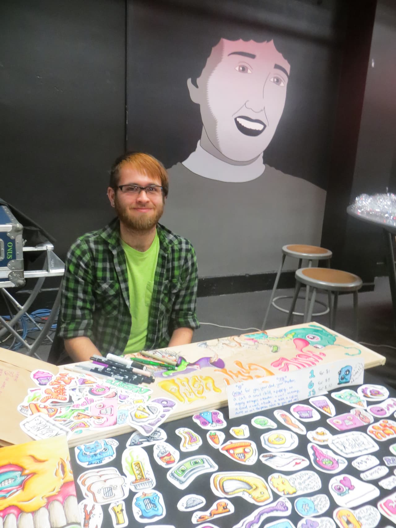 En el que 100 artistas locales están participando y vendiendo sus creaciones.